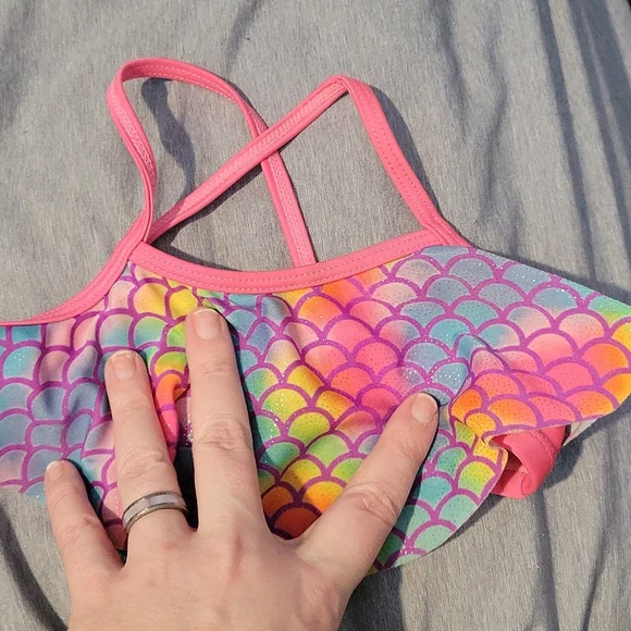🌻 4 for$15 🌻!Bundle of 2 swim suit tops 2t - Picture 3 of 6